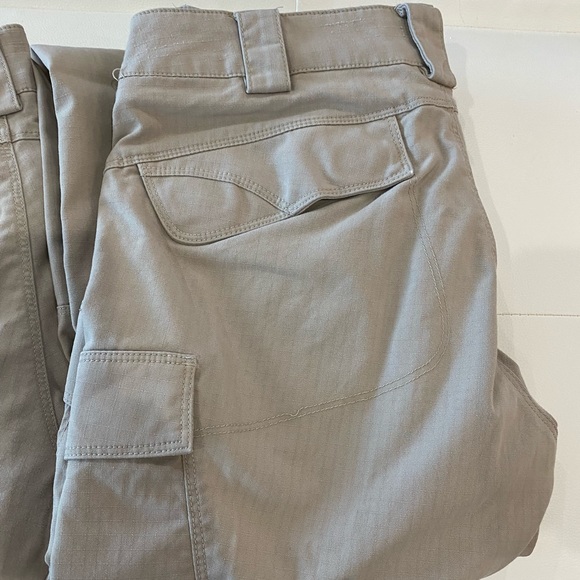 5.11 Stryke women's pants size 4.

Total of 4 pants. 3 khaki and 1 navy blue. - Picture 9 of 13